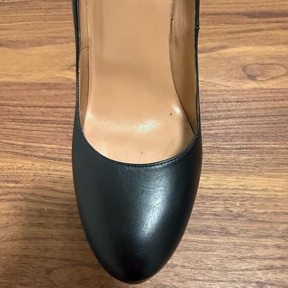 Authentic Valentino Garavani Black Leather Platform Pumps with 6 In. Heel. - Picture 4 of 9